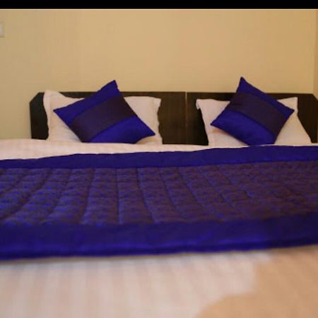 Hotel Dream Palace Yeni Delhi Dış mekan fotoğraf